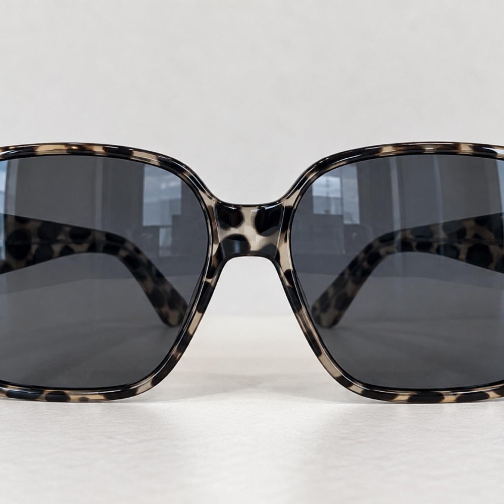 Oversized Tortoiseshell Square Sunglasses 🤎